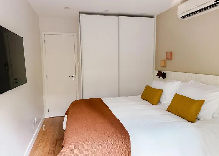 2Br Heart Of Leblon With Balcony, Renovated Gem